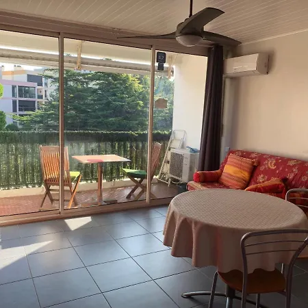 Apartment Studio A 300 M De La *